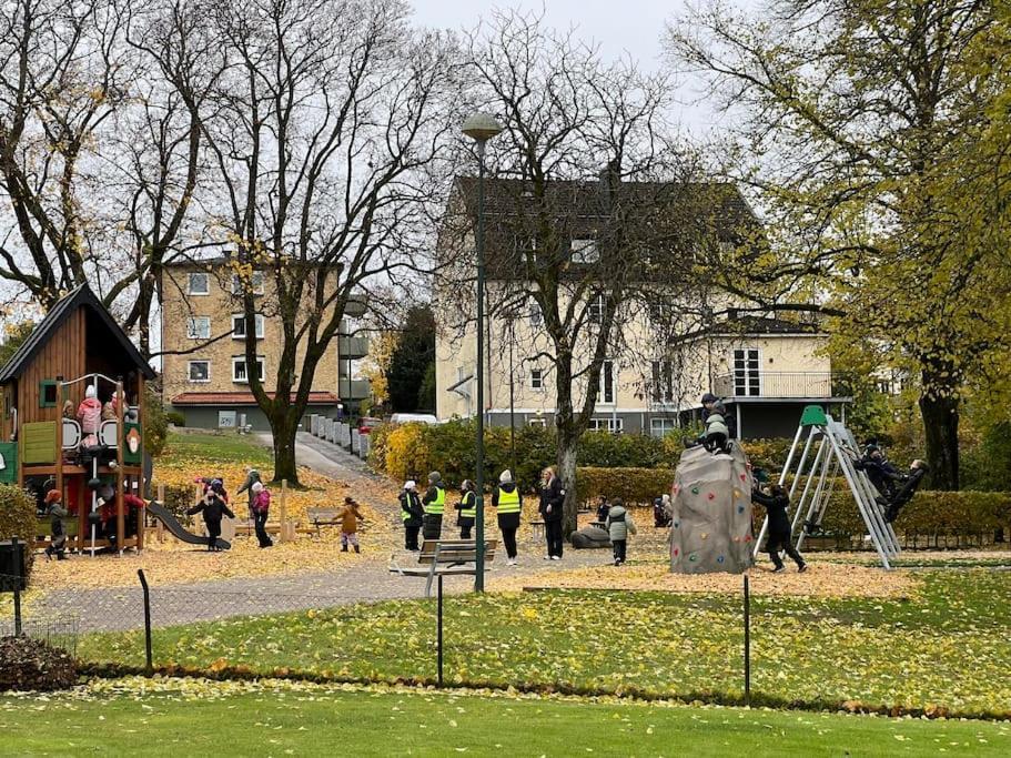 Haerligt Stort Boende I Perfekt Laege Boras Luaran gambar